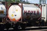Tankcontainer für Gefahrgut des Logistikers Hoyer (BIC: WABU 873014 6) auf Sgnss, abgestellter Güterzug bei Köln-Eifeltor am 03.05.2014.
