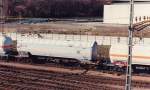 DB VTG Druckgaskesselwagen im SBB Gbf Chiasso, Feb. 1996 - Nr 791 9 096 mit Sonnenschutzdach, UN Stofftafel 239/1010