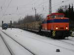 Treffen im Bahnhof Rostock-Bramow 
links steht die G2000 rechts stellt die V60 der Firma Rostocker Fracht-und Fischereihafen GmbH den Holzzug von Rostock-Bramow nach Stendal-Niedergrne zusammen.(07.02.10)