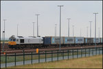 266 411-8 bei der Ausfahrt mit Ihrem Containerzug über die Vorstellgruppe am Jade-Weser-Port.