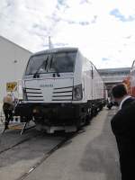 Die Firma Siemens ist mit der ganzen Flotte der neuen BR Vectron auf der Innotrans am 21.09.2010 vertretten.