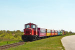 . Bei Kaiserwetter fhrt ein Zug der Inselbahn Langeoog vom Fhranleger in Richtung Inselbahnhof. Der Zug wird gezogen von Lok 5 (Fabriknummer 5348), eine Schma aus dem Jahr 1995. 05.05.2016 (Hans) 

Die Inselbahn Langeoog ist eine nicht elektrifizierte, meterspurige und eingleisige Schmalspurbahn auf der ostfriesischen Insel Langeoog. Sie wird vom Eigenbetrieb Schiffahrt der Inselgemeinde Langeoog betrieben. Die Inselbahn verbindet auf 2,6 Kilometer Lnge den Fhrhafen mit dem Ort Langeoog. Die Fahrzeit fr die Strecke betrgt etwa sieben Minuten. Die Inselbahn Langeoog ist neben der Museumspferdebahn Spiekeroog die krzeste der deutschen Inselbahnen und fhrt seit April 2008 nur noch Personenverkehr durch. Seit 1995 verkehren im Regelpersonenverkehr zwei Sandwich-Wendezug-Garnituren, die beide seit 2005 ber zwei Wagen mit Einstiegshilfen fr Rollsthle (die Freifahrt ist auf Fhre und Bahn gegeben) und Kinderwagen verfgen. Diese fahren meist in der Mitte und am nrdlichen Zugende, die Reihenfolge der brigen Wagen und damit auch das farbliche Erscheinungsbild der Zge variiert bisweilen.
