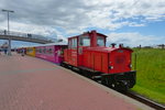 Lok 5 Inselbahn Langeoog am 2.7.16 im Bahnhof Anleger.