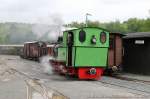 Sonderfahrtag (CDU) beim Feld- und Grubenbahnmuseum Fortuna (FGF) am 21.05.2006: Lok 1 (Henschel Preller) steht bereits unter Dampf und wartet auf die ersten Fahrgste.