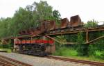 Ein Normalspurflachwagen auf dem Rollwagen DR 97 01-38 an der Feldbahnschauanlage in Glossen; 09.06.2011