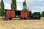 FFM Feldbahnfest  Von der Landwirtschaft zur Kleinbahn  - 04.06.2011 --  Nachgestellte Beladeszene mit dem Kleinbahn-Gterzug und der FFM Lok 13  Mallet  (O&K 3902/1909) -- Weitere Fotos vom FFM Feldbahnfest 2011 siehe auch auf http://www.schmalspuralbum.de/

