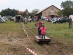 31.8.2013 Hobrechtsfelde. Eine Draisine eines Anklamer Feldbahnfreundes beim Einsatz auf ca. 40m verbliebenen und noch befahrbaren Gleisrest.