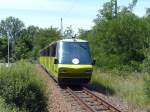 Nachschuss auf den formschönen  ICE  der Cottbusser Parkeisenbahn, eingesetzt als Personalzug. Später fuhren verschiedene Züge im 15-Minuten-Takt, Anlass war das Fest anlässlich des 60. Geburtstages dieser Parkeisenbahn. 7.6.2014