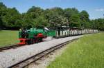 19.05.2013, Lok 003, genannt Moritz (Martens´sche Einheitslok [2´ C1´- h2] 1925 bei Krauss & Co in Mnchen gebaut), der Parkeisenbahn Dresden in Richtung  Bahnhof Zoo unterwegs