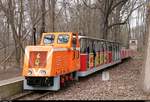 Am Osterwochenende wurden auf der Parkeisenbahn  Peißnitzexpress  Halle (Saale) Osterfahrten angeboten. Saisonstart war jedoch erst am 1. Mai.
399 611-3 erreicht auf ihrer Rundfahrt den Hp Bürgerbrücke. [1.4.2018 | 13:39 Uhr]