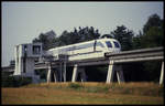 Am 4.8.1994 hatte ich die Gelegenheit, mit dem Transrapid 07 mitzufahren. Hier steht das Fahrzeug an der Zusteigestelle bei Lathen.