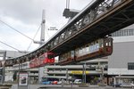 Schwebebahn Drückzug und der Kaiserwagen am 28.04.2016 am Alter Markt in Wuppertal Barmen.