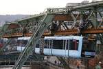 Die neue Schwebebahn GN02 am Döppersberg in Wuppertal, am 02.02.2017.