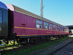 Ein Mitropa-Speisewagen der Bauart WRm (51 60 88-70 207-2) ist im Eisenbahnmuseum Koblenz zu sehen.