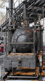 Als erste gebrauchsfähige Dampflokomotive der Welt gilt die 1814 gebaute  Puffing Billy . Im Verkehrszentrum des Deutsches Museums München ist ein Nachbau der Zentralwerkstätte der Bayerischen Staatsbahnen aus dem Jahr 1906 zu sehen. (August 2020)