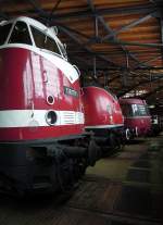 Gesamtdeutsche Dieselpower: eine BR 118 der Deutschen Reichsbahn, sowei eine V 200 und ein VT 98 der Deutschen Bundesbahn im Lokschuppen des Deutschen Technikmuseums Berlin. 13.12.2012