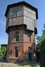Der wunderschön erhaltene Wasserturm des Lokschuppen Pomerania, so gesehen Mitte Juni 2020 in Pasewalk.