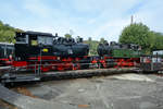 Die D5 der Hespertalbahn zieht die RAG D-724 (ex 80 030) auf die Drehscheibe des Eisenbahnmuseums in Bochum-Dahlhausen.