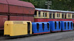 Eine Grubenlok mit Wagen auf dem Gelände des Eisenbahnmuseums Bochum-Dahlhausen. (September 2018)