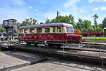 Der Triebwagen 133 102-3  Schweineschnäuzchen  auf der Drehscheibe des Eisenbahnmuseums in Bochum.