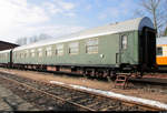 Blick auf den Salonwagen bzw. Kommandantenwagen NVA Typ Y/B 70 (5680 8940 018-4 | ex DR 6150 89-40 018-3), heute als Dienstwagen im Einsatz. Ausgestellt zu den 21. Leipziger Eisenbahntagen im Eisenbahnmuseum Leipzig-Plagwitz. [24.3.2018 | 10:27 Uhr]