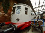 Der im Jahr 1935 an die Deutschen Reichsbahn gelieferte elektrische Schnelltriebwagen ET 11 01 steht heute im Eisenbahnmuseum Neustadt an der Weinstraße. (Dezember 2014)