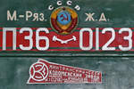 Reichhaltige Schildersammlung an der sowjetischen Dampflokomotive P36 0123 Oldtimermuseum Prora. (April 2019)