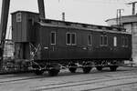 Dieser zuletzt als Dienst-/Aufenthaltswagen genutzte Personenwagen (520-831 B 3u) wurde 1912 gebaut. (Mecklenburgisches Eisenbahn- und Technikmuseum Schwerin, März 2022)