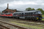 Ludmilla 232 083-6 der Erfurter Bahnservice GmbH und zwei wohl frisch lackierte 140er ohne Beschriftung standen auf dem Gelände des sächsischen Eisenbahnmuseums Chemnitz-Hilbersdorf. (September 2020)