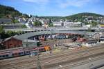 Blick auf das Gelnde des Sdwestflischen Eisenbahnmuseums/Lokschuppenfest am 18.08.2012 vom Parkdeck der City-Galerie Siegen