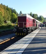 Am 27.08.2016 veranstaltete der VSE Schwarzenberg eine Sonderfahrt ins Depot des Nationalmuseums Prag in Chomutov.107 018 wurde von 204 311 am Ende des Zuges unterstützt.Hier beim Halt in Annaberg Süd. 