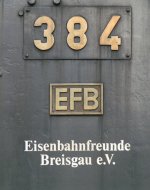 Loknummer und Eigentmerschild an der Rebenbummler-Dampflok 384. (Aufgenommen in Riegel-Ort am 23.08.2005)