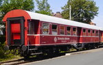 Wagen 1 des LEL-Museumszuges. Trotz der roten Lackierung handelt es sich nicht um ein Exemplar der BR 865, sondern um einen normalen Umbau-Vierachser 1./2. Klasse AB4yg ex-DB. Aufnahme: Alverdissen, 28.8.16.