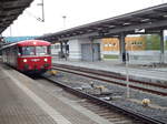 Sonderzug der Wisentatalbahn, der bei der Rückfahrt aus Gera erst über die Elstertalbahn bis Weischlitz und dann über Plauen/Vogtl.ob.Bhf mußte,um wieder nach Mühltroff und Schleiz zu kommen. Hier bei der Ausfahrt aus dem oberen Bahnhof Plauen/V.