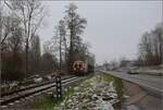 Weihnachtsfahrt des Kanderli.

VT 3 der Kandertalbahn mit dem Museumszug bei Binzen. Dezember 2022. 