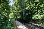 Der schweizer Dampftriebwagen Ci31 war beim 120. Geburtstag der Kandertalbahn zu Gast. Er wurde mit einem hohen betrieblichen Aufwand ber Basel Bad. Bf nach Haltingen berfhrt, um dann als normaler Personenzug nach Kandern zu fahren.
Hier ist der Zweiachser mit einem Beiwagen bei der Einfahrt in Kandern zu sehen.