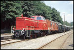 V 65001 wartet hier am 17.7.1999 im Zechenbahnhof Piesberg in Osnabrück auf die Abfahrt mit einem Personenzug in Richtung HBF Osnabrück.