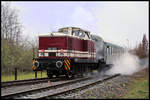 Am 15.12.2019 war die Dampfeisenbahn Weserbergland mit einem Sonderzug zum Weihnachtsmarkt nach Osnabrück gekommen. Der Zug wurde während des Aufenthaltes der Fahrgäste im Zechenbahnhof am Piesberg geparkt. Bei der Rückfahrt ergab sich dieses Motiv, als V 601200 als Schiebelok den Zechenbahnhof verließ.