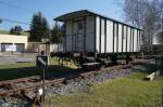 Seitenansicht des restaurierten Wagens der Windbergbahn  Sächsische Semmeringbahn  am ehemaligen Endpunkt in Possendorf; 20.03.2015  