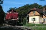 V100 1041 der Nesa mit einem Sonderzug  von Lauchringen nach Hintschingen kurz hinter Lauchringen 11.9.10