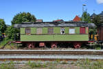 Ein alter dreiachsiger Wagen stand Anfang August 2018 in Ilmenau.