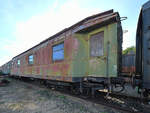 Dieser alte Personenwagen war Mitte September 2019 im Eisenbahnmuseum Darmstadt-Kranichstein zu sehen.