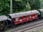 Der Bayerischer Durchgangswagen 3. Klasse / Buffetwagen B3i el e (EB8535 Mü) stammt aus dem Jahr 1921 und war Anfang September 2023 in Hattingen unterwegs.