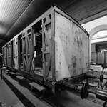 Ein alter restaurationsbedürftiger Personenwagen im Eisenbahnmuseum Neustadt an der Weinstraße.