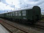 Dieser Begleitwagen 55 80 29-11 375-7 gehrt dem Lausitzer Dampflokclub und kam,am 09.Juli 2011,mit dem Strtebekersonderzug von Cottbus nach Binz.Da die Rckfahrt am Abend ab Bergen/Rgen war der Sonderzug in Bergen/Rgen abgestellt,wo ich den Begleitwagen fotografierte.