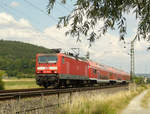 03. Juli 2008, Bei Johannisthal fährt Lok 143 319 mit einer Dost-Garnitur als RB 16853 von Saalfeld nach Lichtenfels
