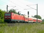 26. Mai 2009, Lok 143 319 verlässt mit einer 3-teiligen Dosto-Garnitur als RB 16847 Jena Saalbahnhof - Lichtenfels  den Haltepunkt Küps