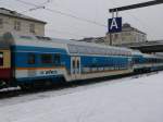 Die neuen Alex-Doppelstockwagen eingereiht in einem abgestellten Alexzug in Regensburg Hbf, 9.1.2010