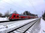 Mit RE79018 nach München fährt dieser Dosto-Zug am 08.12.2012 in Ostermünchen ein.