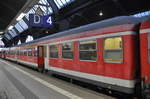 Dieser (ex. Trier) Ludwigshafener ABnrz 403.0 besitzt noch das Originle Hannover-Grün Design und war am 26.12.16 im RE Karlsruhe-Mannheim Eingereit!

50 80 31-34 096 ABnrz 403.0

Karlsruhe HBF

26.12.16 